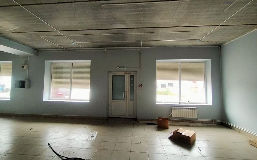 Тёплое помещение на первой линии. фото