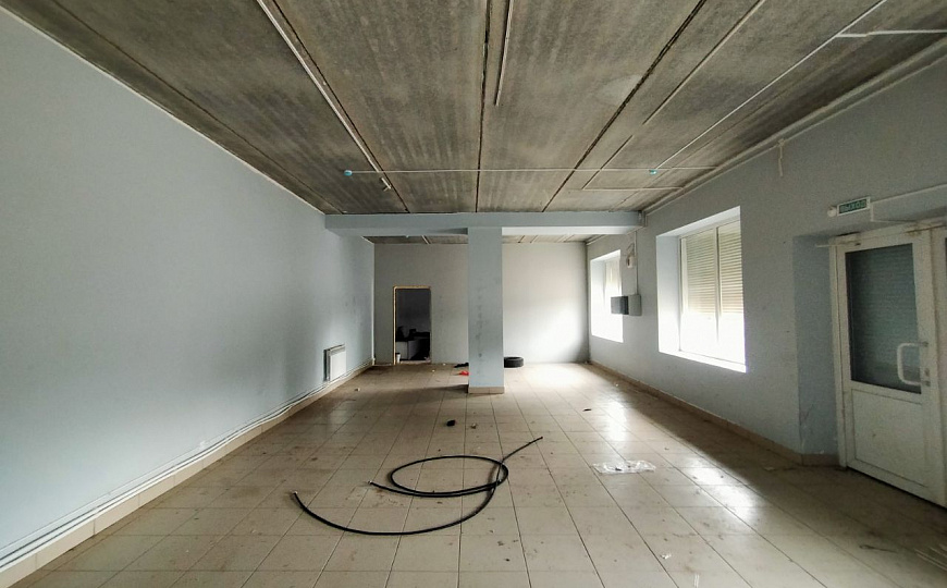 Тёплое помещение на первой линии. фото