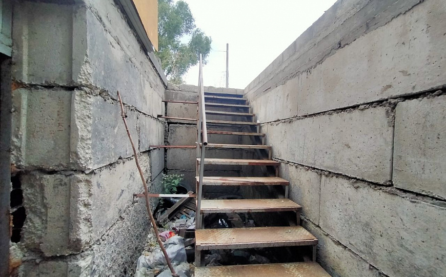 Тёплое помещение на первой линии. фото