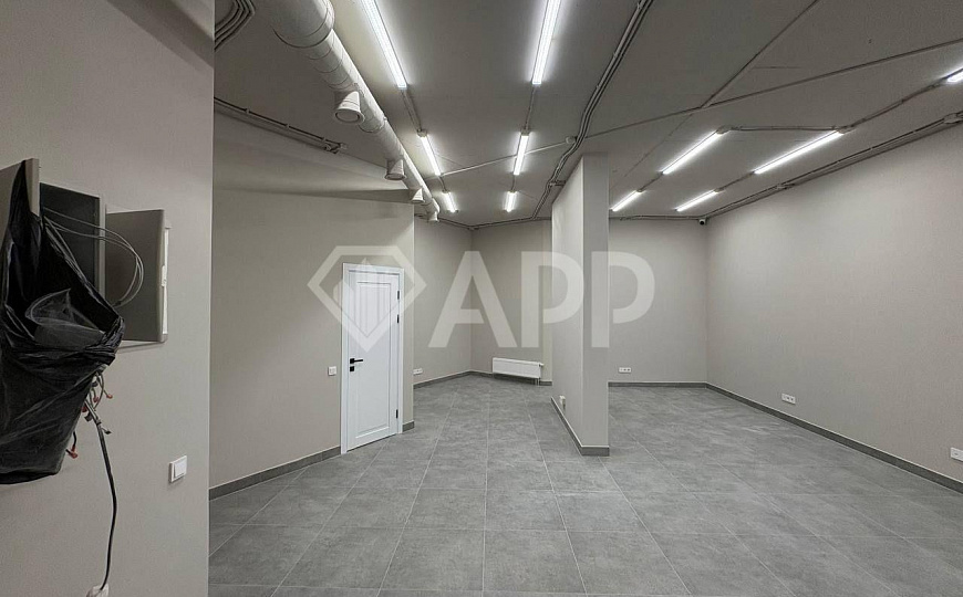 Сдаю торговое помещение 78 м² фото