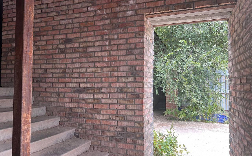Продается здание 385м2 на первой линии фото