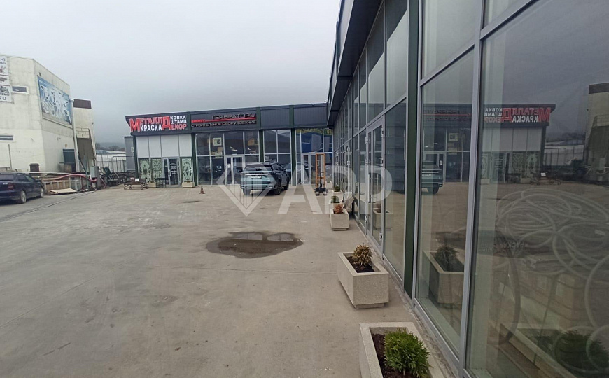 Сдам торговое помещение фото