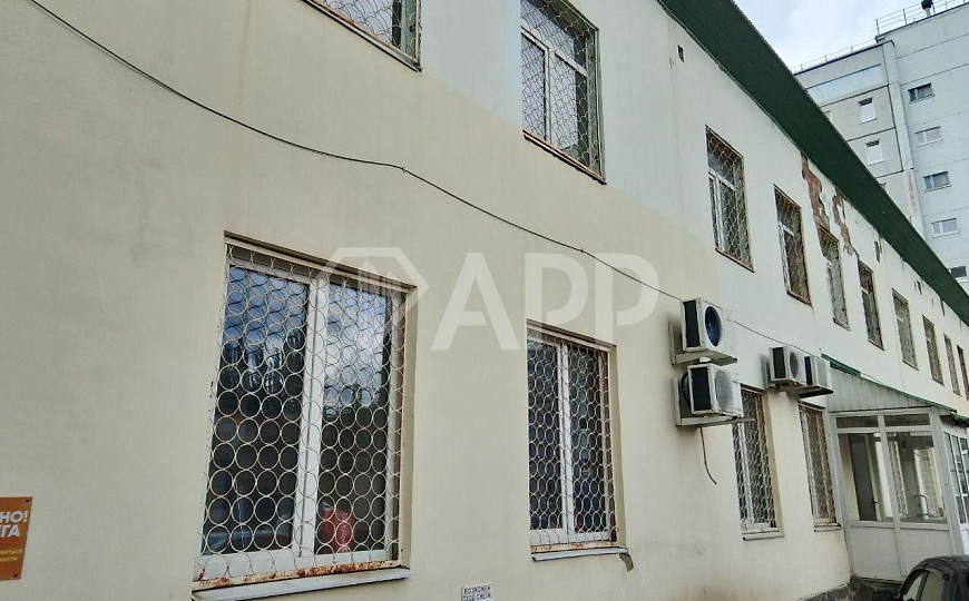 Сдаётся помещение свободного назначения с отдельным входом с торца здания, таже имеется запасной вых фото