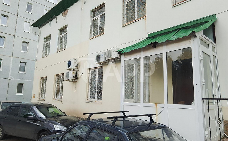 Сдаётся помещение свободного назначения с отдельным входом с торца здания, таже имеется запасной вых фото