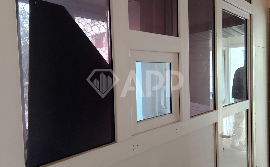 Сдаётся помещение свободного назначения с отдельным входом с торца здания, таже имеется запасной вых фото