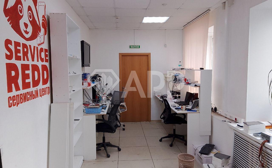 Сдаётся помещение свободного назначения с отдельным входом с торца здания, таже имеется запасной вых фото