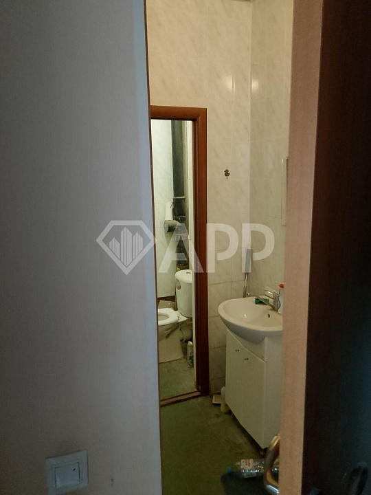 Сдаётся помещение свободного назначения с отдельным входом с торца здания, таже имеется запасной вых фото