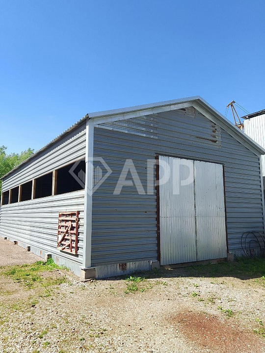 Сдается отдельно стоящее здание на производственной базе с возможностью погрузки и разгрузки для кру фото