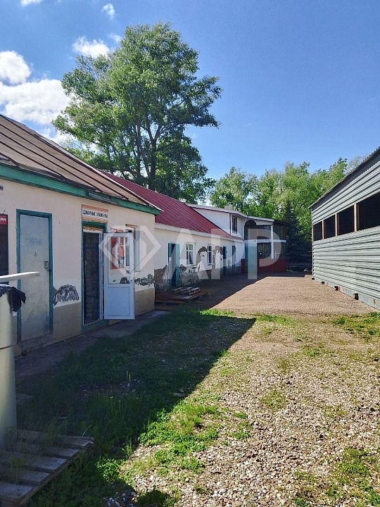 Сдается отдельно стоящее здание на производственной базе с возможностью погрузки и разгрузки для кру фото