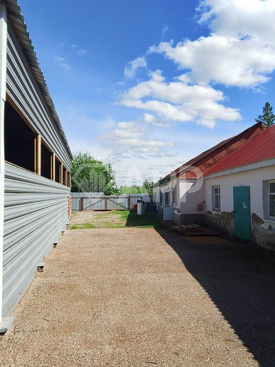 Сдается отдельно стоящее здание на производственной базе с возможностью погрузки и разгрузки для кру фото