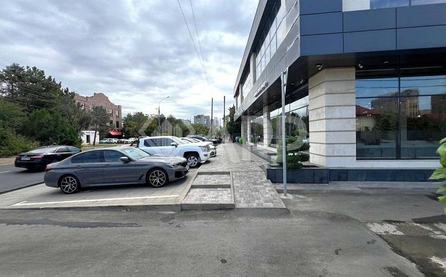 Сдаю торговое помещение, 658 м² фото