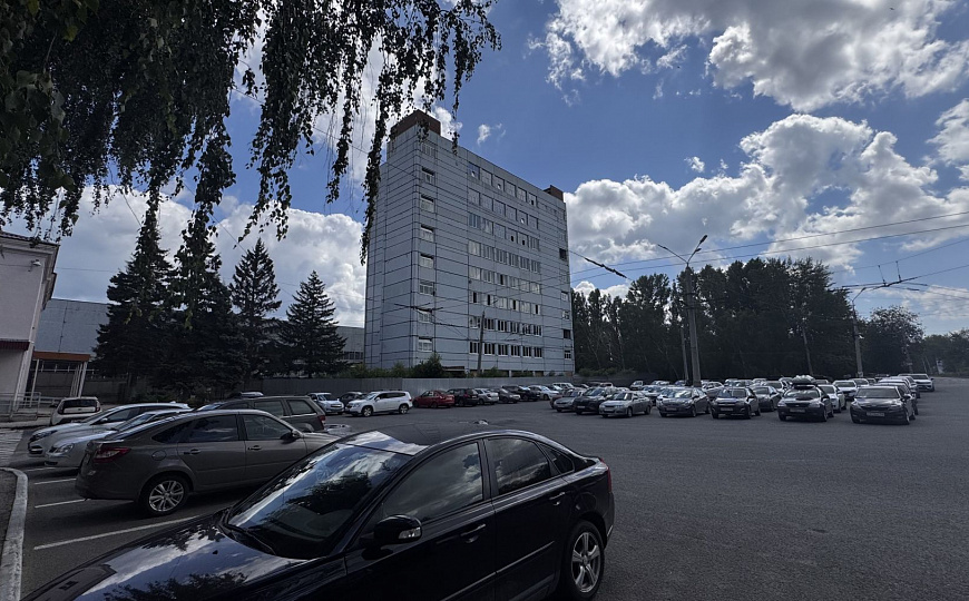 Продажа здания гостиницы 4 341 м² с земельным участком фото