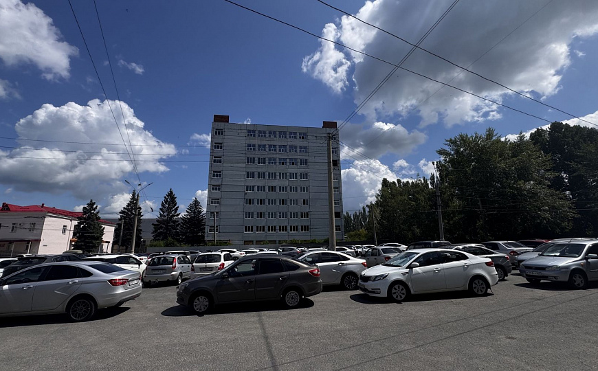 Продажа здания гостиницы 4 341 м² с земельным участком фото