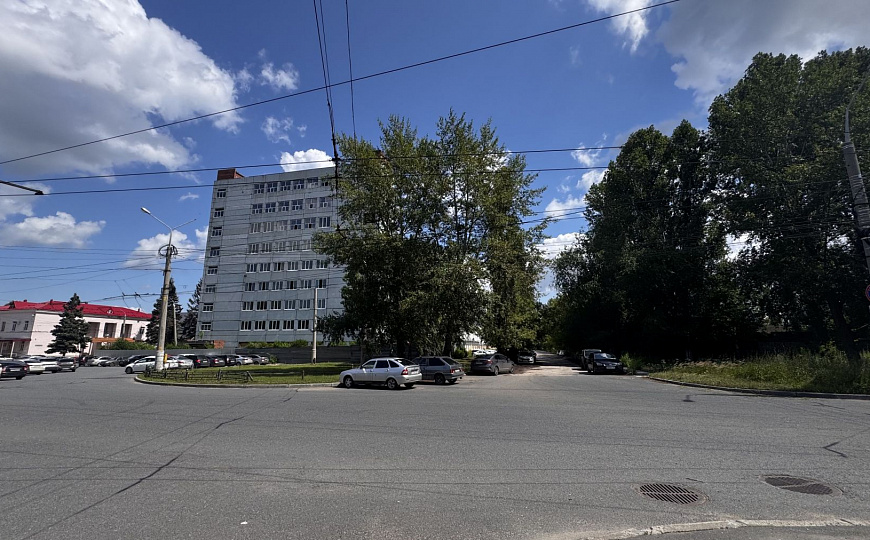 Продажа здания гостиницы 4 341 м² с земельным участком фото