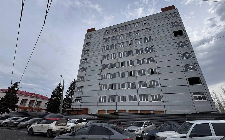 Продажа здания гостиницы 4 341 м² с земельным участком фото