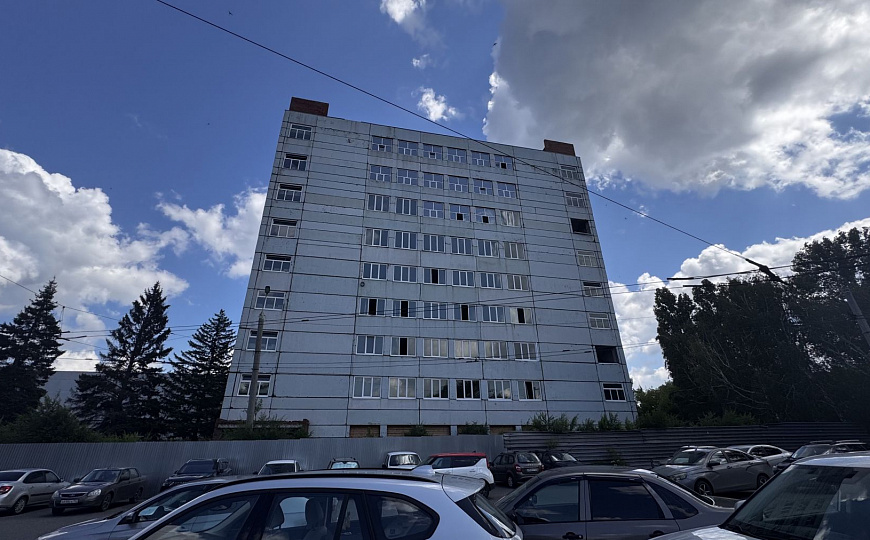 Продажа здания гостиницы 4 341 м² с земельным участком фото