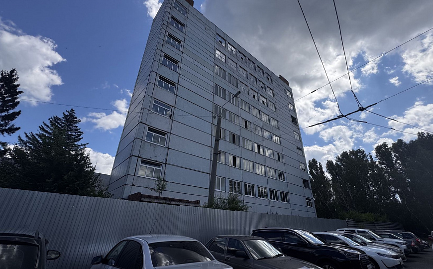 Продажа здания гостиницы 4 341 м² с земельным участком фото