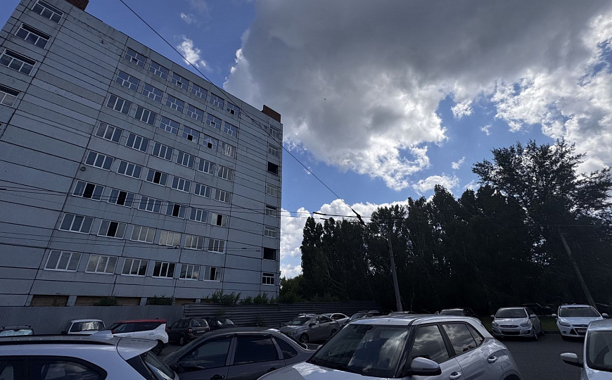 Продажа здания гостиницы 4 341 м² с земельным участком фото