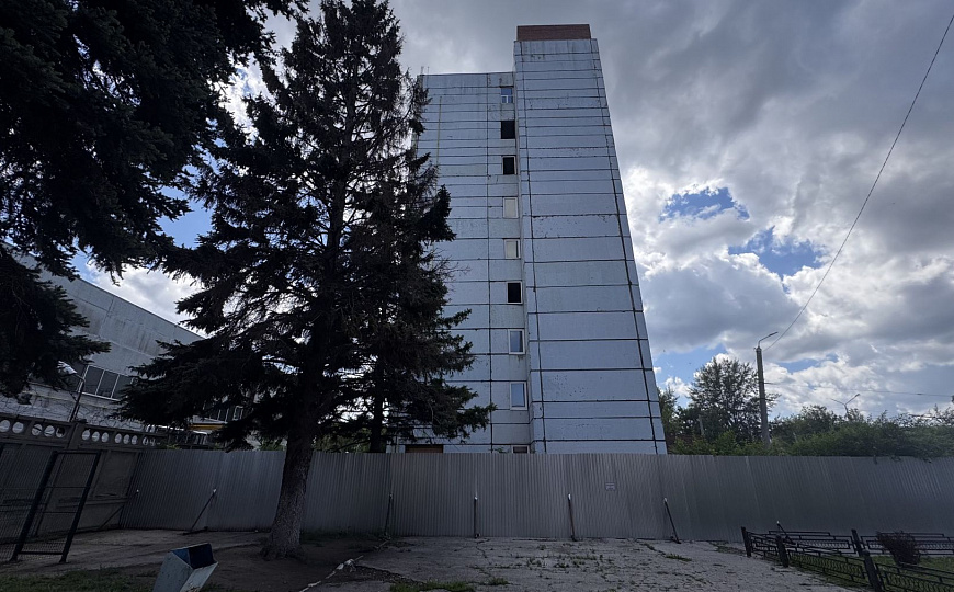Продажа здания гостиницы 4 341 м² с земельным участком фото