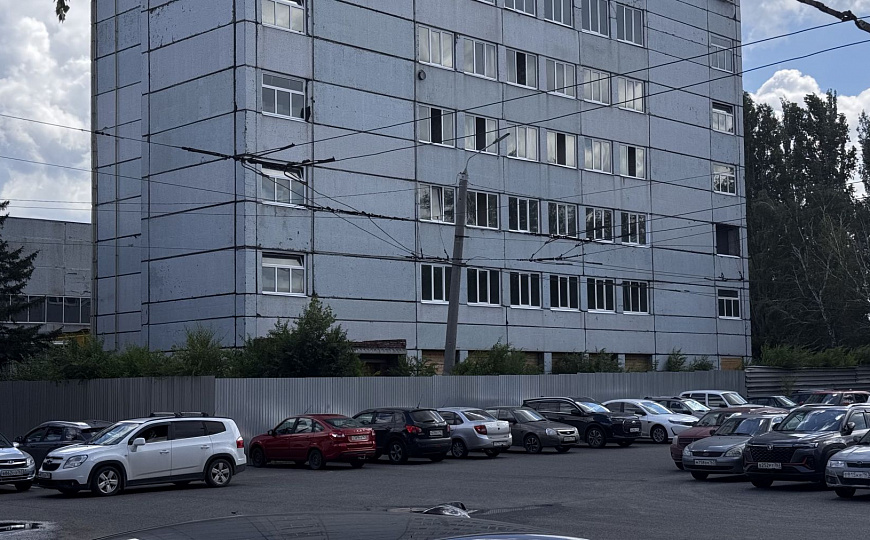 Продажа здания гостиницы 4 341 м² с земельным участком фото