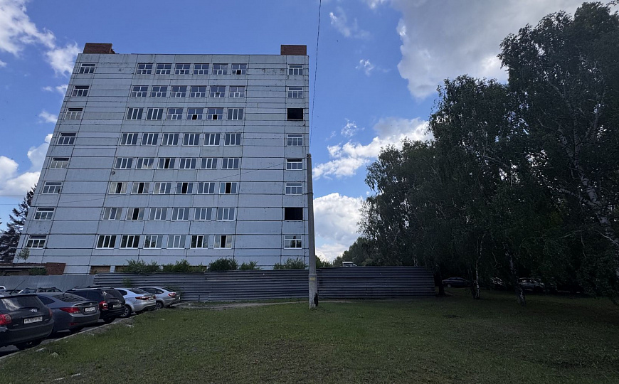 Продажа здания гостиницы 4 341 м² с земельным участком фото