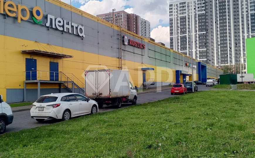 ПСН с центральным расположением - вход через вход в ТЦ и вход из гипермаркета Лента фото