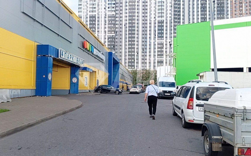 ПСН с центральным расположением - вход через вход в ТЦ и вход из гипермаркета Лента фото