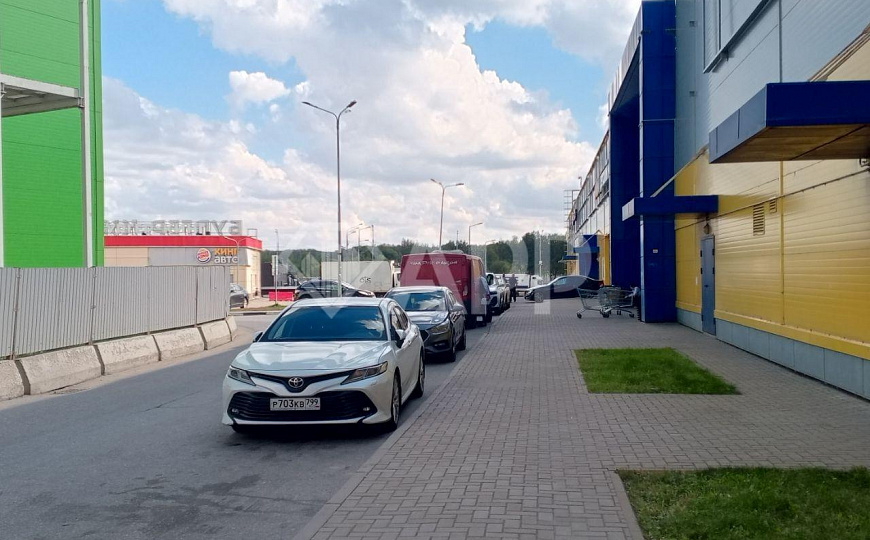 ПСН с центральным расположением - вход через вход в ТЦ и вход из гипермаркета Лента фото