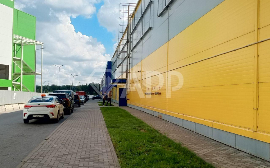 ПСН с центральным расположением - вход через вход в ТЦ и вход из гипермаркета Лента фото