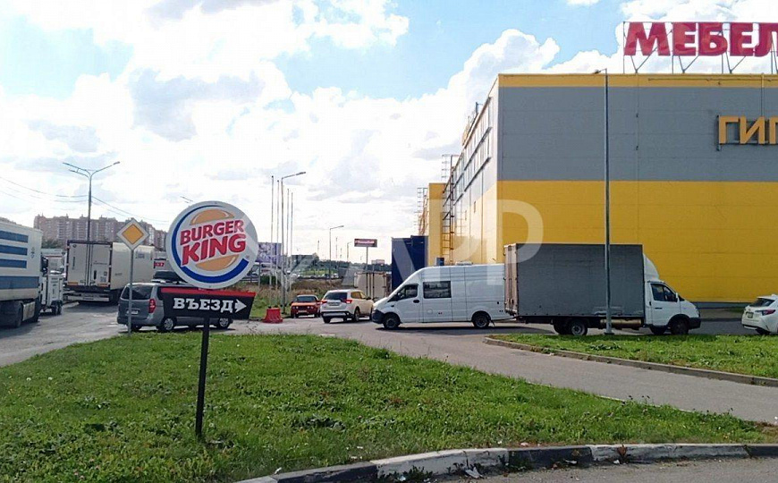 ПСН с центральным расположением - вход через вход в ТЦ и вход из гипермаркета Лента фото