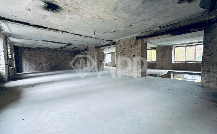 Трафик/парковка/большие окна/реклама/2входа фото