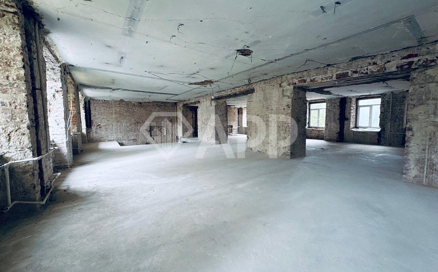 Трафик/парковка/большие окна/реклама/2входа фото