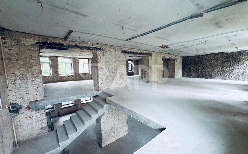 Трафик/парковка/большие окна/реклама/2входа фото