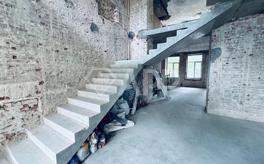 Трафик/парковка/большие окна/реклама/2входа фото