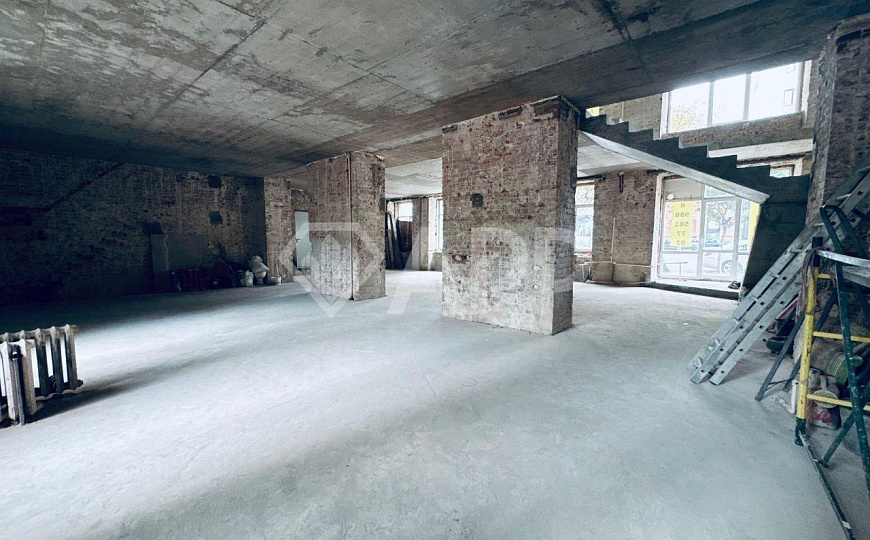 Трафик/парковка/большие окна/реклама/2входа фото