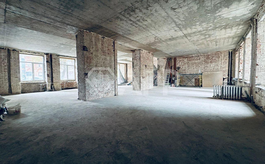 Трафик/парковка/большие окна/реклама/2входа фото