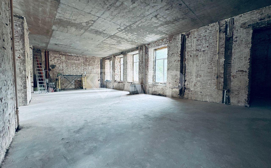 Трафик/парковка/большие окна/реклама/2входа фото