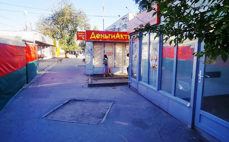 Павильон в очень проходном месте, 12,5 и 25 м2 фото