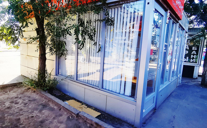 Павильон в очень проходном месте, 12,5 и 25 м2 фото