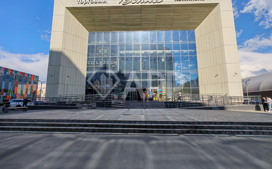 Аренда помещения в ТЦ с ремонтом 1348 кв.м. фото