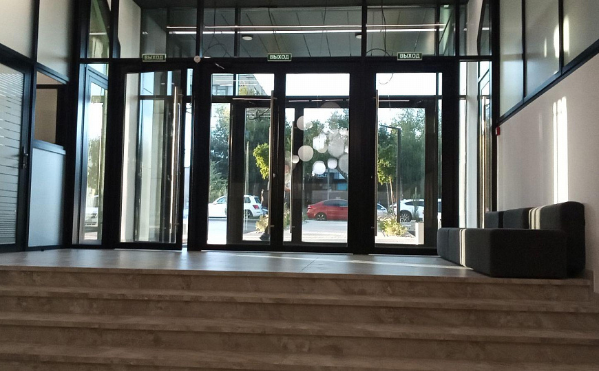 Кафе, магазин, салон в крупном бизнес-центре 104,5 м² фото