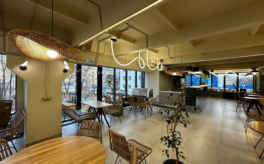 Кафе, магазин, салон в крупном бизнес-центре 104,5 м² фото