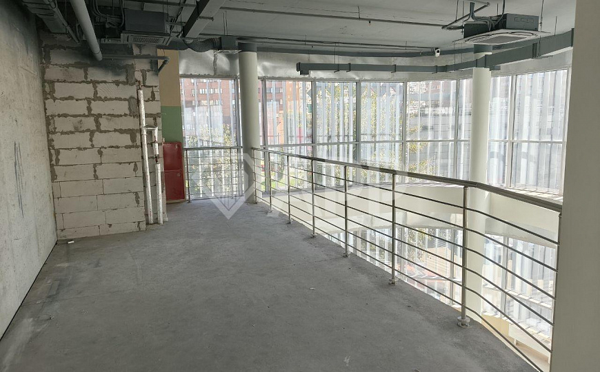 Ресторанная площадка 336 м² в центре — высокий трафик, у метро фото