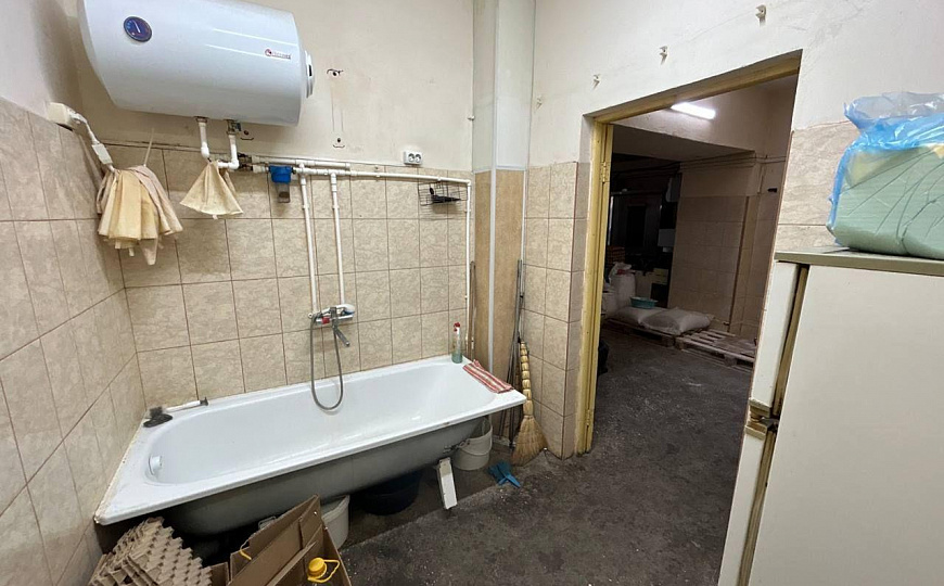 Продам отдельно стоящее здание, 563 м² с ЗУ и действующим производством !!! фото