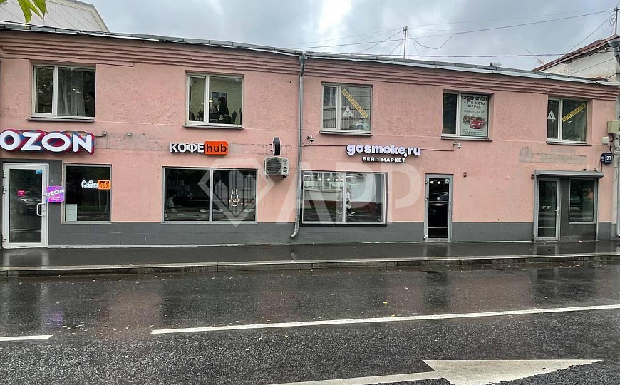 Продажа здания с арендаторами фото