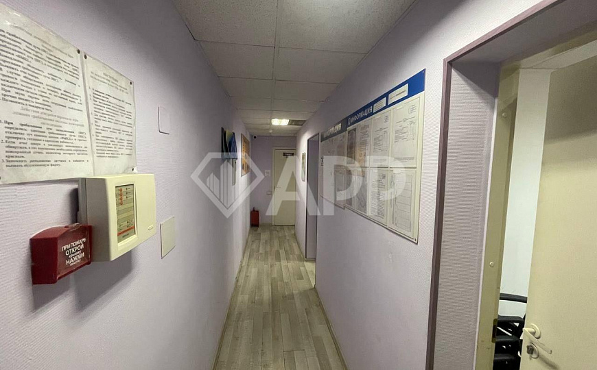 Продажа здания с арендаторами фото