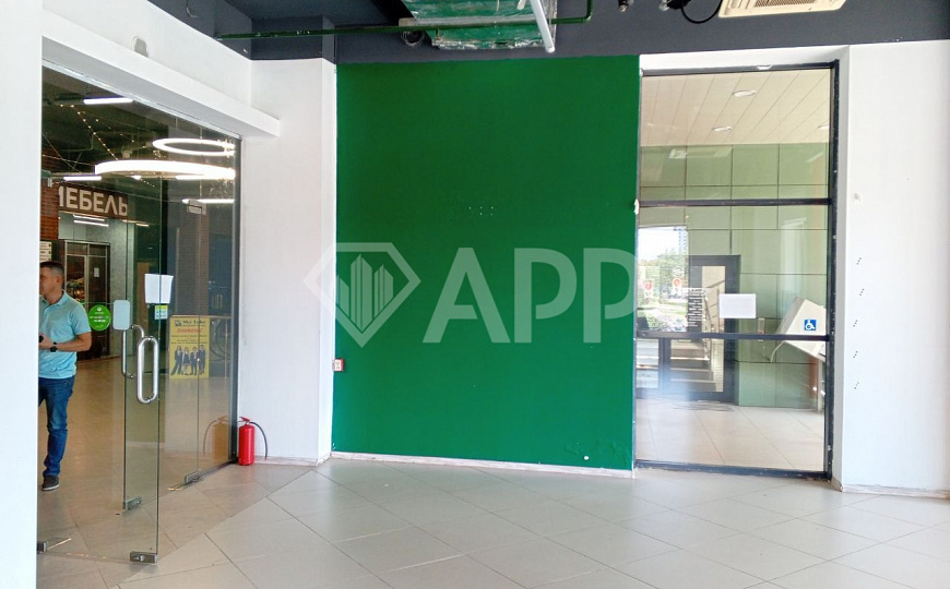 Сдам торговое помещение стрит ритейл фото