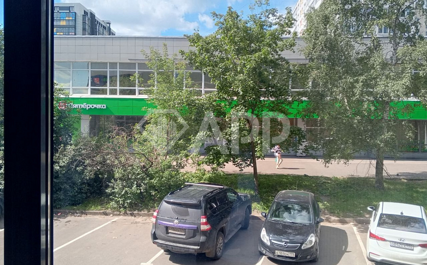 Сдам торговое помещение стрит ритейл фото