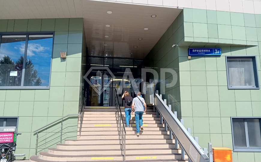 Сдам торговое помещение стрит ритейл фото