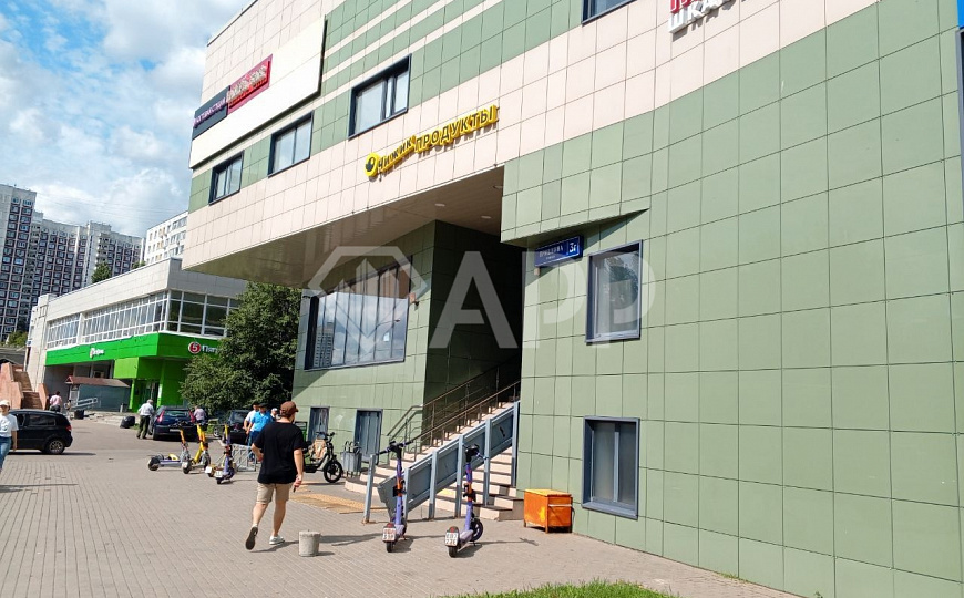 Сдам торговое помещение стрит ритейл фото